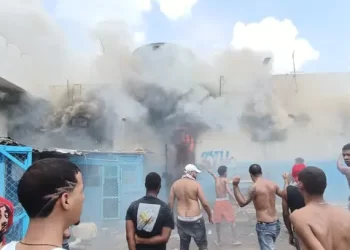 Mueren tres reclusos tras incendio en Penitenciaría La Victoria