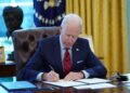 biden firma Presidente Biden firma ley que evita un cierre parcial del Gobierno de EE.UU.