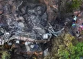 cerca 45 muertos caer autobus abismo 50 metros sudafrica 58 Mueren 45 al caer un autobús desde un puente a un barranco en Sudáfrica