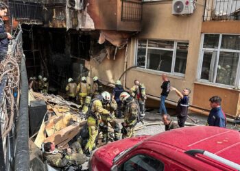 Mueren 29 personas por incendio en una discoteca en Turquía