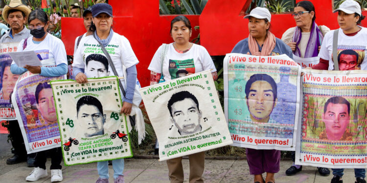 Padres de normalistas de Ayotzinapa iniciarán jornada de protestas hoy