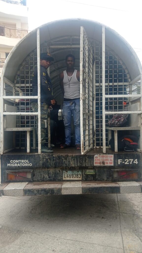 IMG 20240425 WA0283 Haitiano irregular agrede a chofer de Migración en Higüey