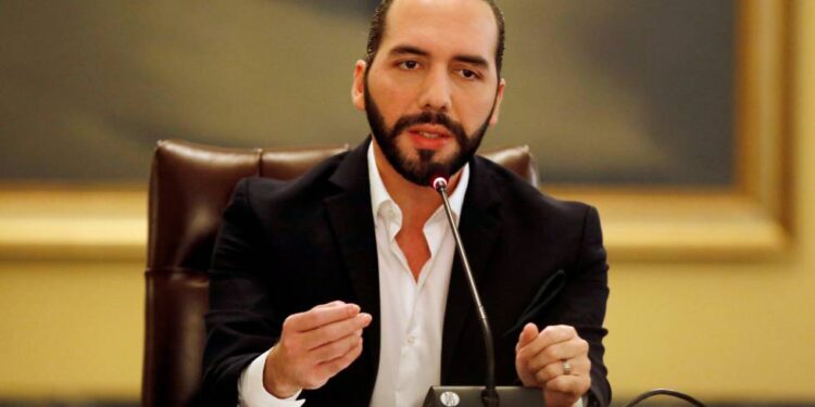 El Salvador ofrece 5.000 pasaportes gratuitos a profesionales extranjeros 