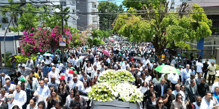 Miles de personas rinden homenaje al dirigente de la FP, Franklin Almeyda