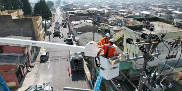 ¿Volverán los apagones en Ecuador? Reportan varias provincias sin luz eléctrica 