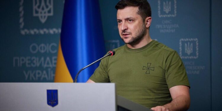 Presidente de Ucrania firma una ley que permite movilizar a prisioneros