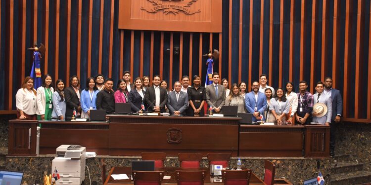 Observadores electorales de seis países de Latinoamérica visitan Senado RD