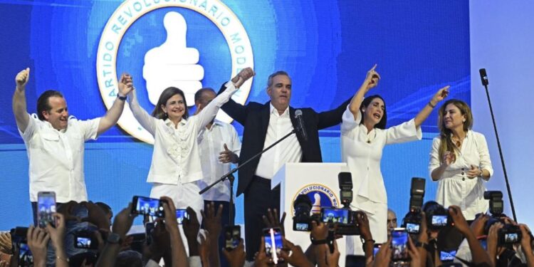 Abinader festeja su triunfo en elecciones presidenciales: “¡No les fallaré!”