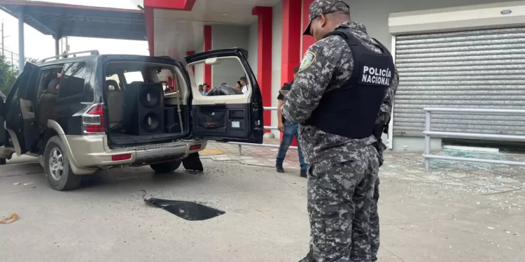 Policía captura otros autores de asalto a sucursal Banreservas; un tercero se entrega 