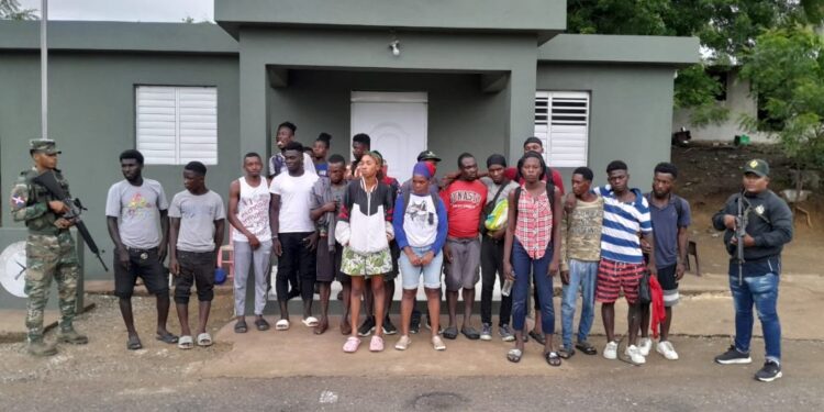 Detienen 20 haitianos ilegales en Dajabón, entre ellos un menor de edad