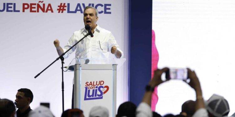 Abinader recibe apoyo del Movimiento Salud con Luis