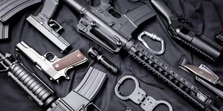 EE.UU. acusa a 13 personas de tráfico de armas