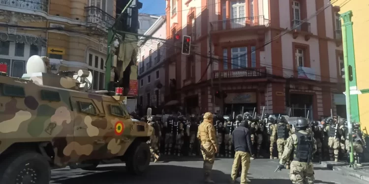 Presidente de Bolivia llama al pueblo a movilizarse ante intento de golpe de Estado 