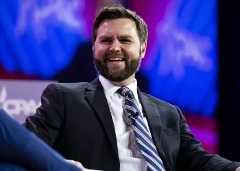 Donald Trump elige a JD Vance como su candidato a vicepresidente