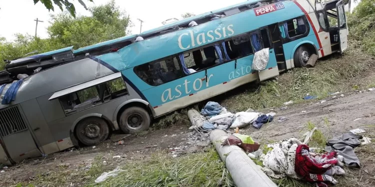 Trágico accidente de autobús en Sao Paulo deja 10 muertos y 42 heridos
