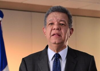 Leonel Fernández acusa a Abinader de manipular datos y exagerar logros