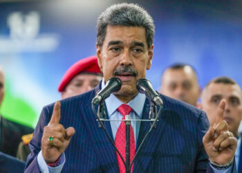 Maduro convoca a una gran marcha; denuncia que pretenden hacer un atentado