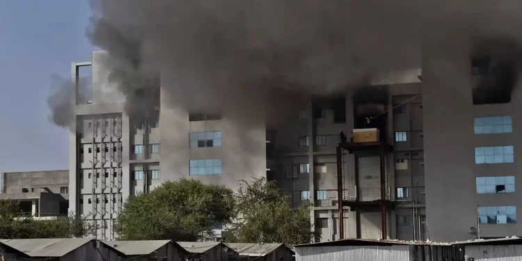 Explosión en fábrica farmacéutica india deja 15 muertos y más de 40 heridos