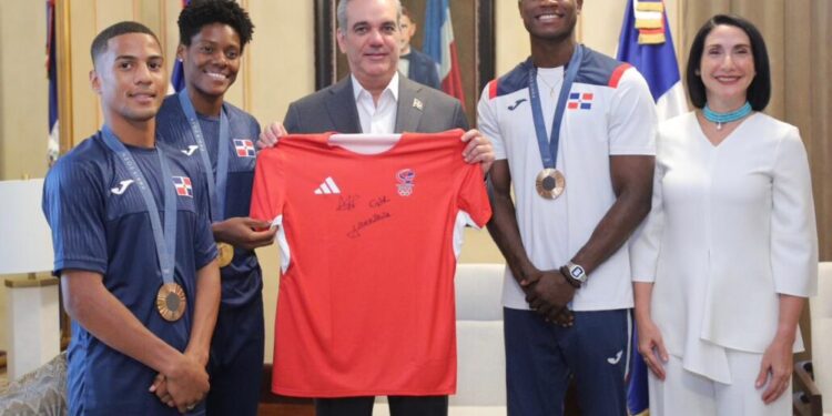 Presidente Abinader honra a medallistas olímpicos en el Palacio