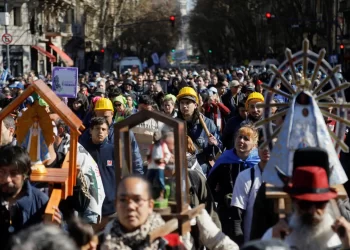 Masivas protestas en Argentina por aumento del hambre y la pobreza 
