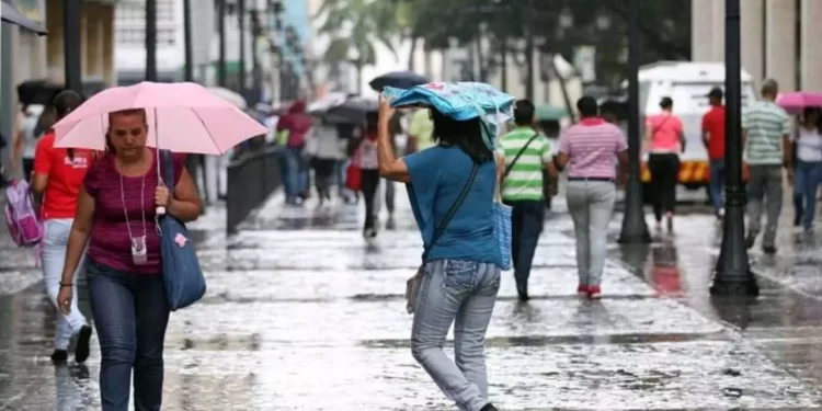 Indomet alerta sobre aguaceros y tormentas por vaguada este domingo