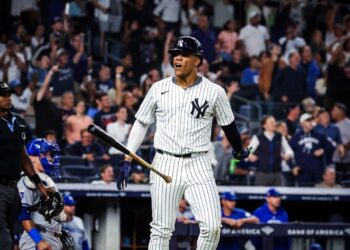 Soto brilla y los Yankees amplían su ventaja en la cima tras vencer 2-1 a Boston