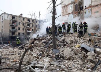 Ataque ruso con misiles balísticos deja casi 50 muertos en ucrania 