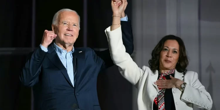 Harris enfrenta el reto de diferenciarse de Biden en la campaña presidencial