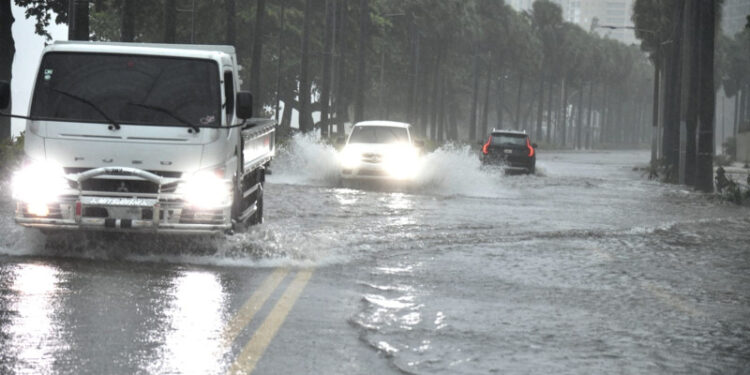 Se esperan lluvias este miércoles por vaguada y onda tropical