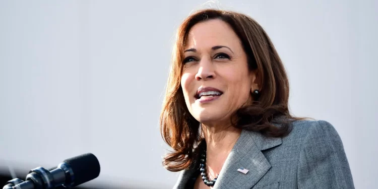 Harris desafía a Fox News en busca de apoyo republicano