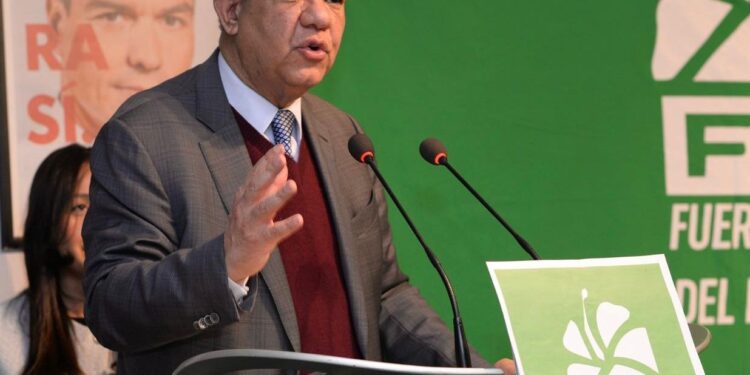 Leonel encabeza asamblea en España con dirigentes de la Fuerza del Pueblo 