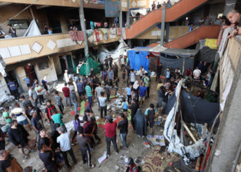 Ataque en Gaza deja 28 muertos en una escuela de desplazados