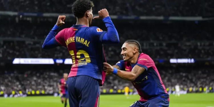 Arrestan a tres aficionados del Real Madrid por insultos racistas en el clásico contra el Barcelona