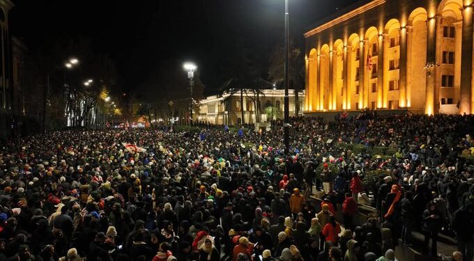 Tbilisi, Georgia estalla en protestas tras suspensión de negociaciones de adhesión a la UE