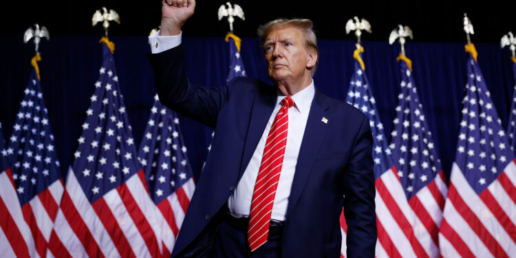 Elecciones en EE.UU: Trump lleva ventaja inicial sobre Harris