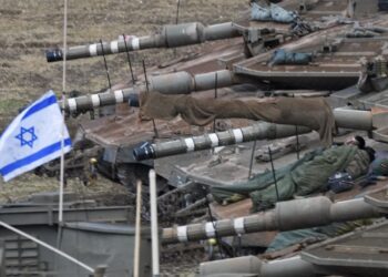 Israel aprueba alto al fuego con Hizbulá; advierte represalias si se viola el acuerdo
