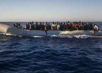 Varios muertos y 100 desaparecidos tras naufragio de embarcación en Nigeria