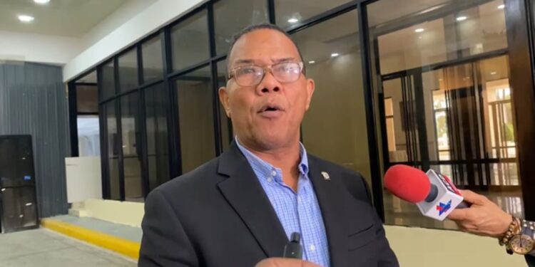 Diputado del PRM apoya legalización de mano de obra haitiana