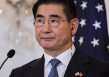 Ministro de Defensa surcoreano renuncia tras polémica ley marcial