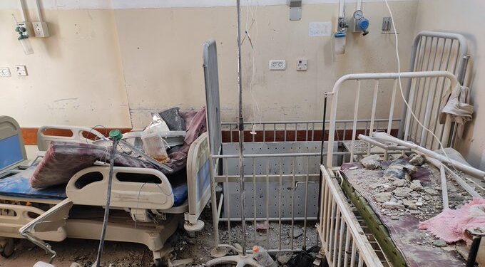 Israel lanza intenso ataque contra hospital en Gaza durante visita de la OMS