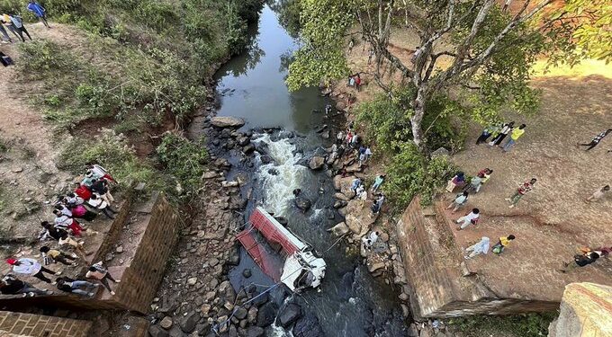 Accidente en Etiopía deja 71 muertos tras caer camión a un río