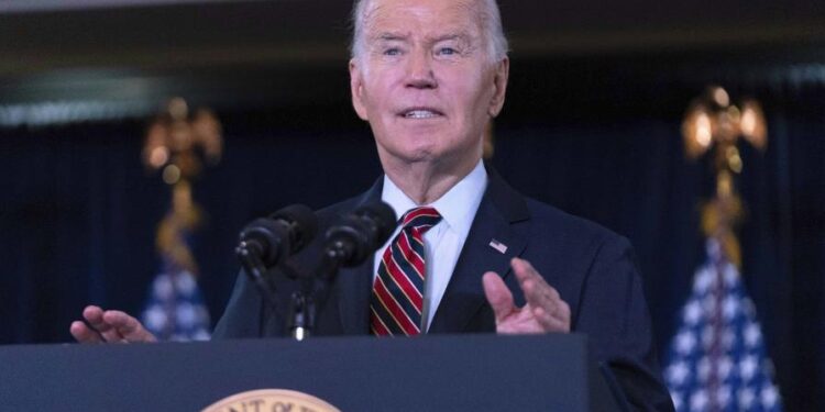 Biden exige al Congreso actuar tras tiroteo en escuela de Wisconsin que dejó varios muertos