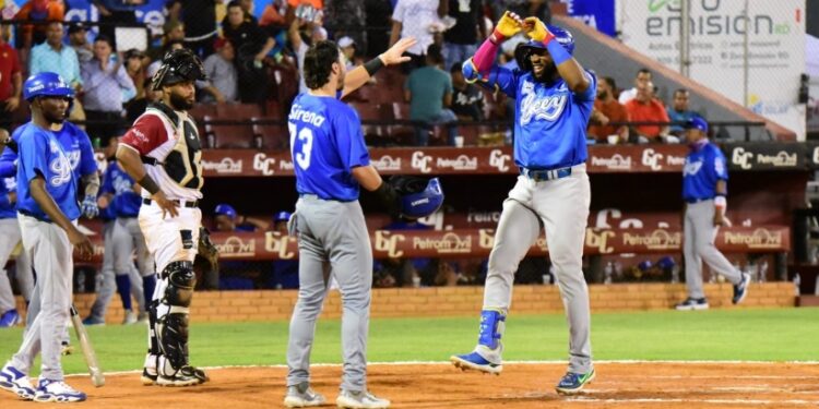 Tigres y Gigantes reanudan la serie regular con duelo clave en LIDOM