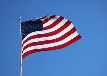 EE.UU. elimina requisito de residencia para visas de intercambio