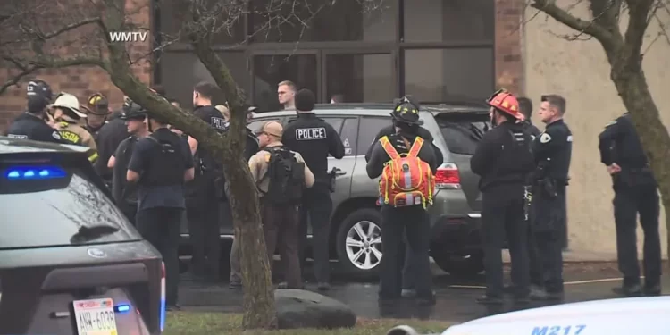 Tiroteo en escuela cristiana en Wisconsin, deja múltiples heridos