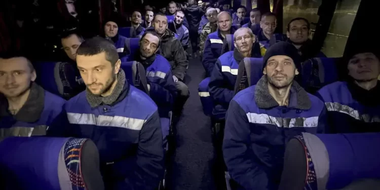 Rusia y Ucrania intercambian 300 prisioneros