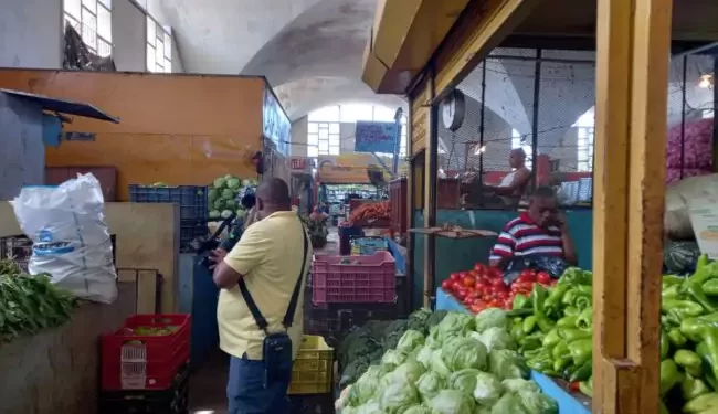 Ciudadanos enfrentan alzas constantes en los productos básicos