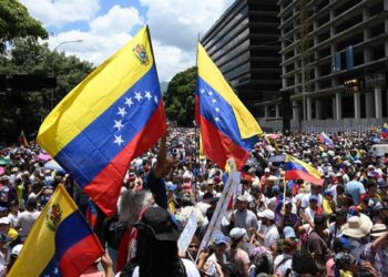 Protestas y actos oficialistas marcan la víspera de la asunción presidencial en Venezuela