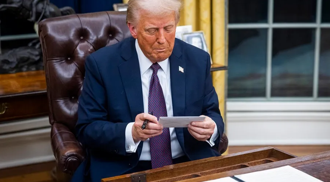 Biden escribe carta a Trump al concluir su mandato
