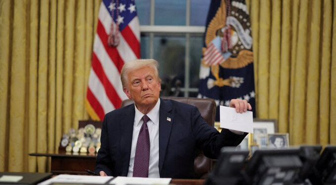 Juez suspende orden de Trump que eliminaba ciudadanía por nacimiento